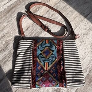 Jen and Co Purse Aztec Print Handbag EUC